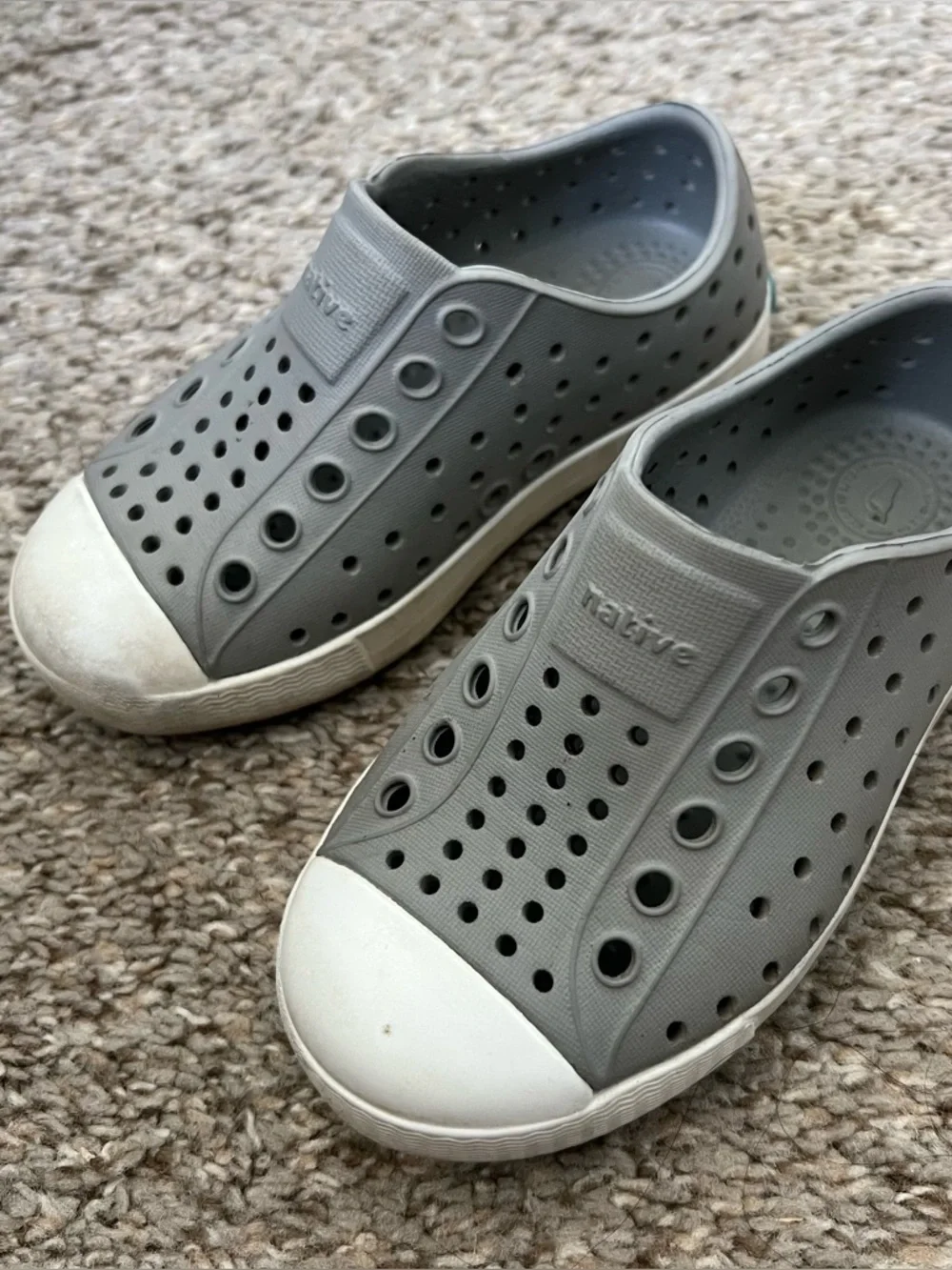 Native Jefferson Slip-On Kids Shoes in Gray Size 7